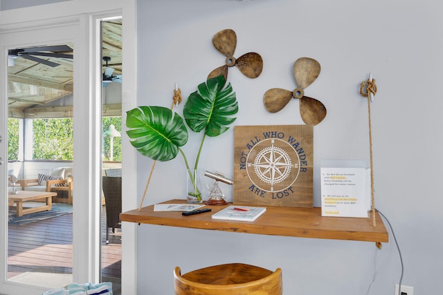 room details featuring ceiling fan