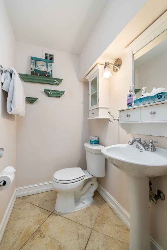 bathroom featuring toilet and sink