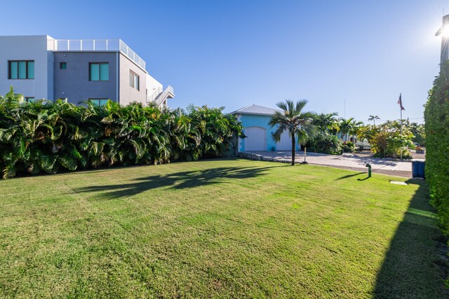 view of yard featuring a garage