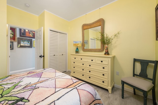 bedroom with light hardwood / wood-style flooring and a closet