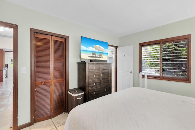 bedroom with a closet