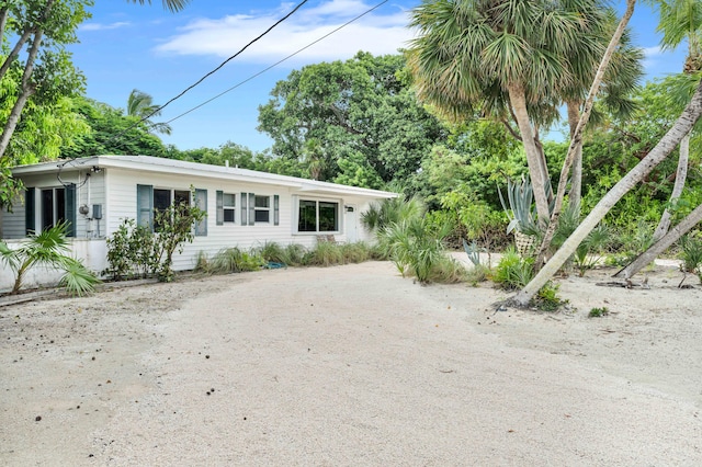 view of front of property