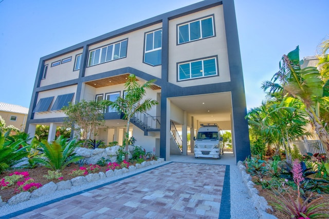 view of front of property featuring a carport