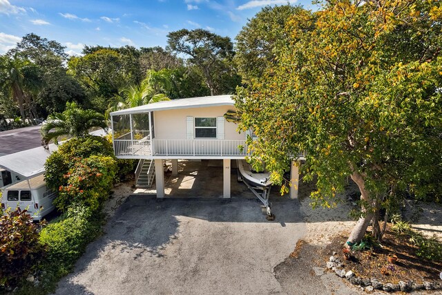 view of front facade featuring a carport