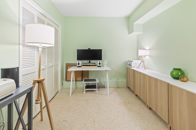 7563 Gulfstream Blvd, Marathon, FL 33050 - office space featuring dark speckled floor and baseboards