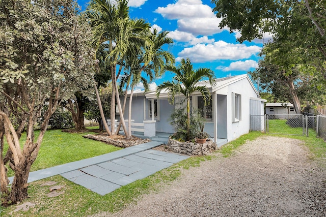 view of front of home featuring a front yard