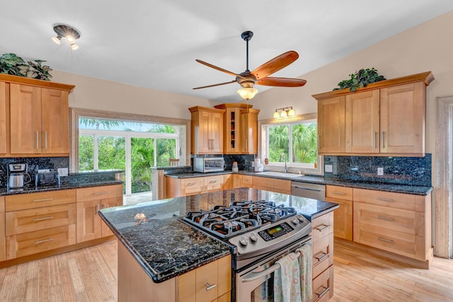 321 Calzada De Bougainville, Marathon, FL 33050 - kitchen with stainless steel appliances, tasteful backsplash, light brown cabinetry, and lofted ceiling