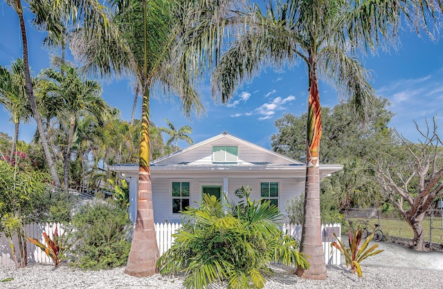 view of front facade featuring fence