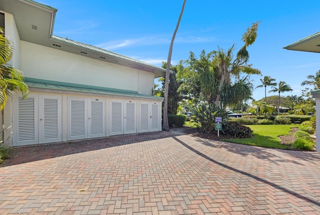 18 Anchor Dr Unit B, Key Largo, FL 33037 - view of garage
