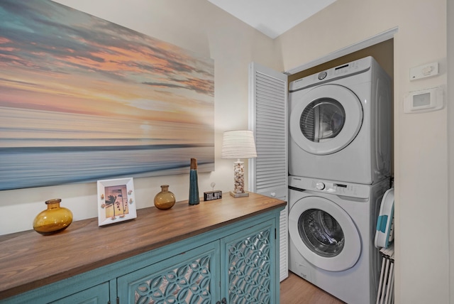 18 Anchor Dr Unit B, Key Largo, FL 33037 - clothes washing area featuring stacked washer / drying machine, wood finished floors, and laundry area
