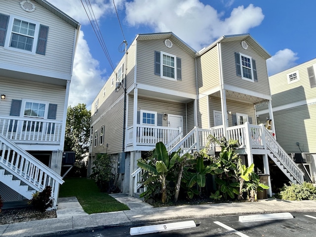 view of front facade