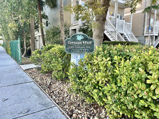 view of community / neighborhood sign