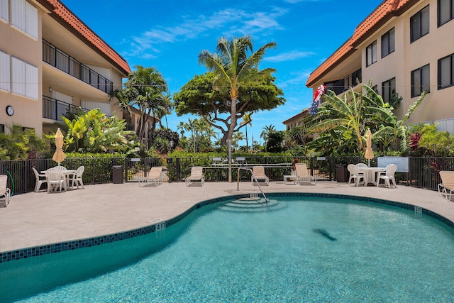 1001 W Ocean Dr Unit 1-305, Key Colony, FL 33051 - community pool with a patio area