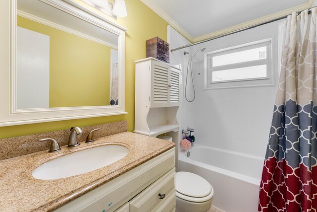 full bathroom with crown molding, vanity, shower / bathtub combination with curtain, and toilet