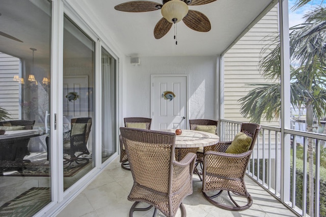 sunroom with ceiling fan