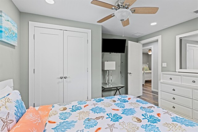 bedroom featuring ceiling fan, wood-type flooring, and a closet