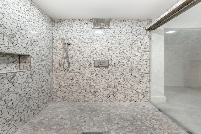 bathroom featuring a tile shower