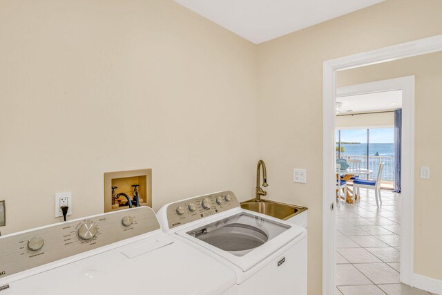 33 Kyle Way, Marathon, FL 33050 - laundry area featuring washer and dryer, a water view, and light tile patterned flooring