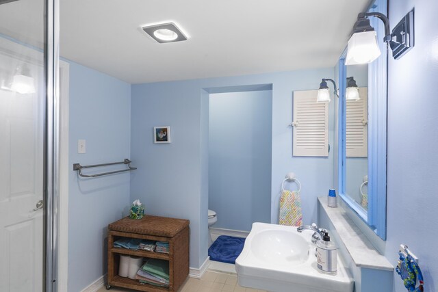 bathroom featuring toilet and sink