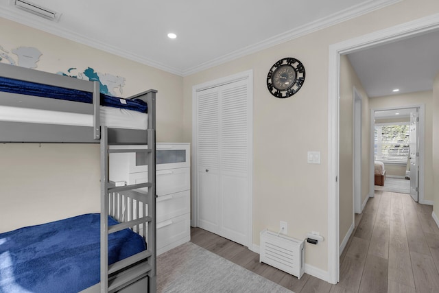 3314 Northside Dr Unit 53, Key West, FL 33040 - bedroom with visible vents, baseboards, ornamental molding, and wood finished floors