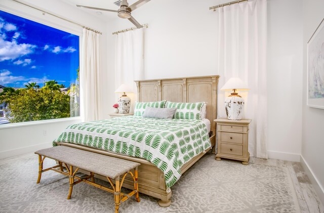 bedroom featuring ceiling fan