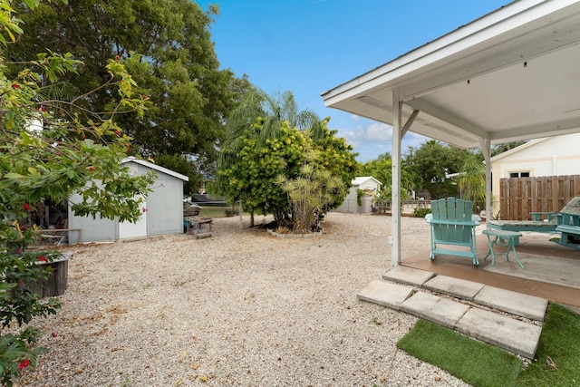 view of yard with a storage unit