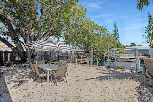 view of yard featuring a water view