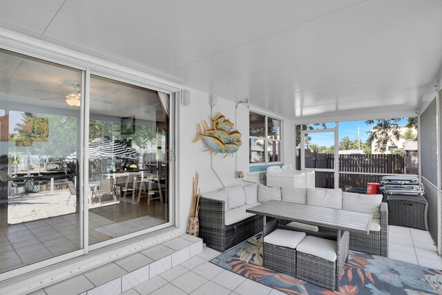 sunroom featuring washer and dryer and ceiling fan