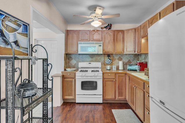 kitchen with tasteful backsplash, ceiling fan, dark wood-type flooring, and white appliances