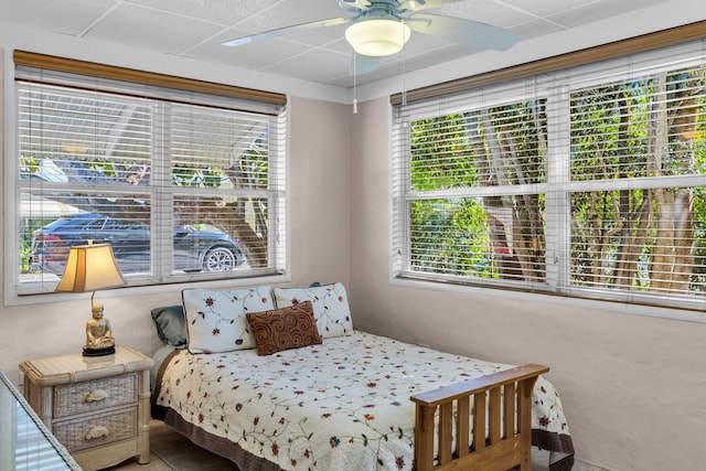 bedroom with ceiling fan