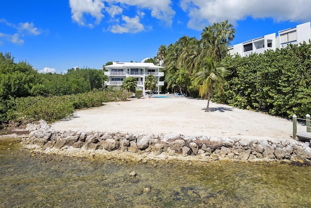 view of yard featuring a water view