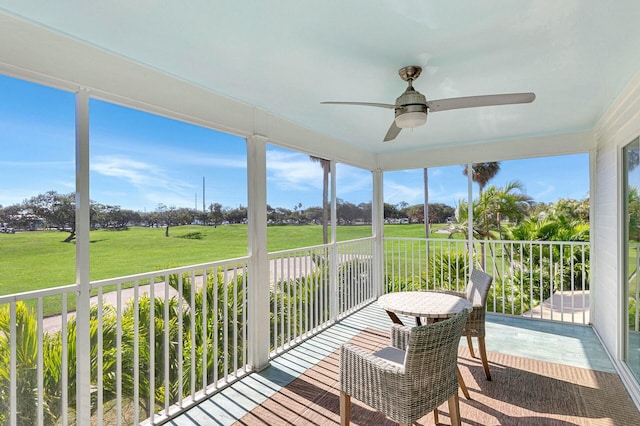 sunroom / solarium featuring a ceiling fan