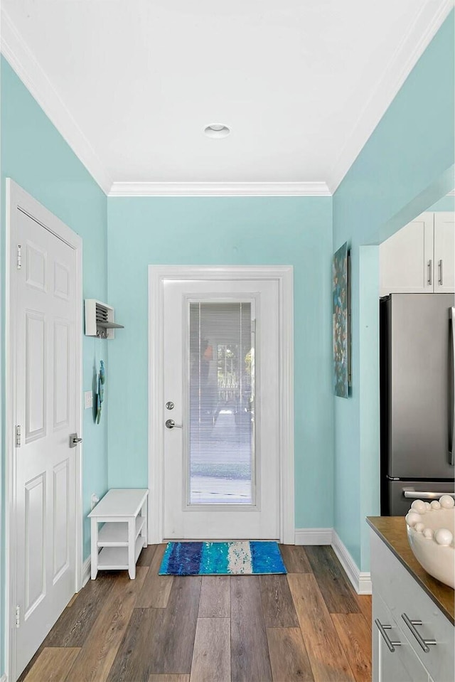 entryway with dark wood-style floors, baseboards, and ornamental molding