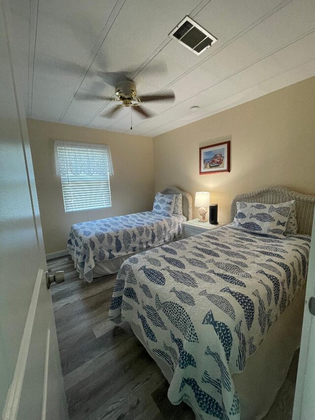 bedroom featuring dark wood-type flooring and ceiling fan