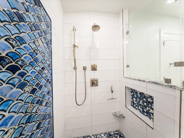 bathroom featuring a tile shower