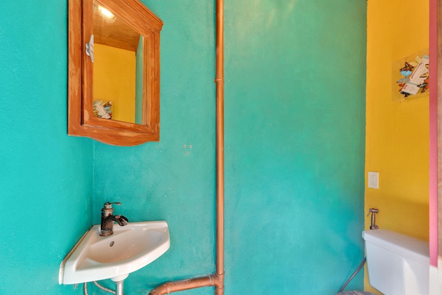 bathroom featuring a sink and toilet