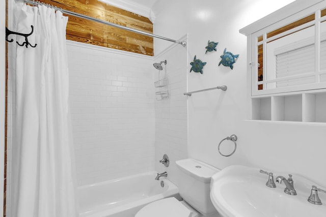 full bathroom featuring sink, toilet, and shower / bath combo with shower curtain