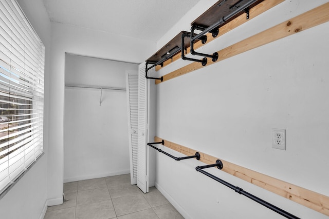 walk in closet featuring light tile patterned floors