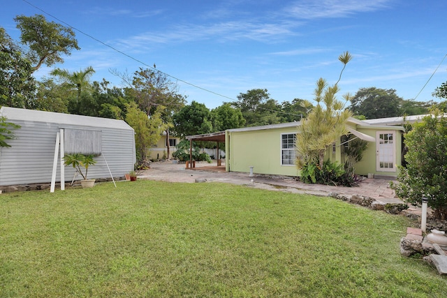 view of yard with a carport