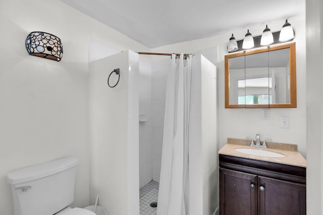 bathroom with a shower with curtain, vanity, and toilet