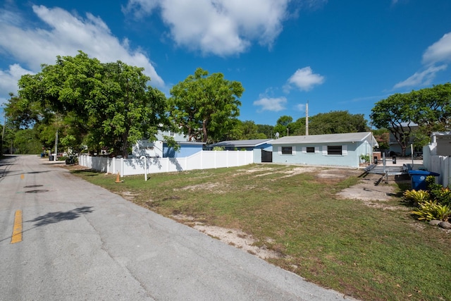 view of front of property with a front lawn and fence