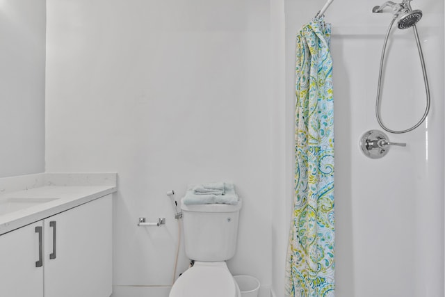 bathroom with vanity, curtained shower, and toilet