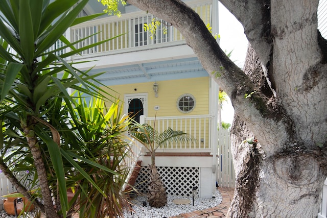 exterior space featuring a balcony