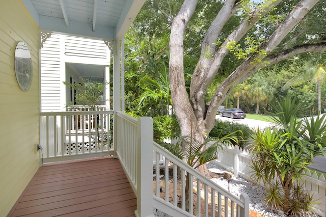 balcony featuring covered porch