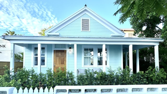 view of front of home with fence and covered porch