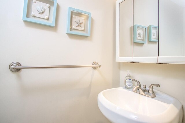 bathroom with sink