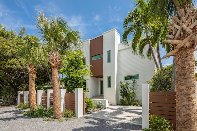 1614 Washington St, Key West, FL 33040 - contemporary house with stucco siding