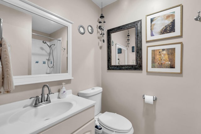 bathroom with a shower with curtain, vanity, and toilet