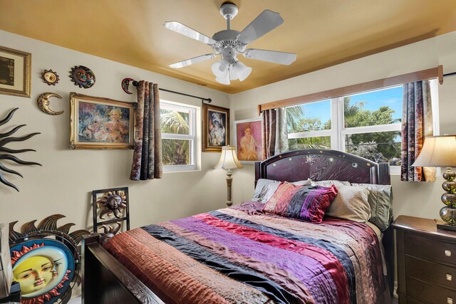 bedroom with ceiling fan