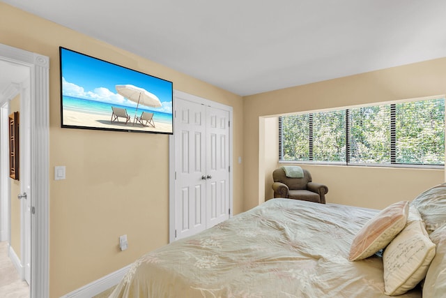 87465 Old Hwy Unit 106, Islamorada, FL 33036 - bedroom featuring baseboards and a closet